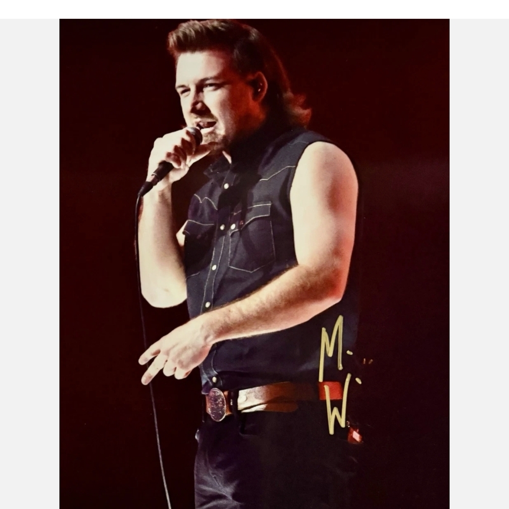 Morgan Wallen Signed 8x10